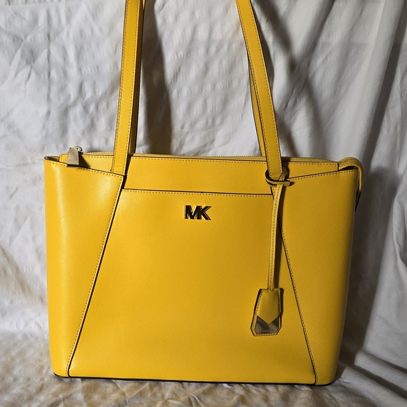 NWOT Michael Kors Yellow Tote with Luxurious Pebbled Finish (New Not Tag) - Picture 1 of 4